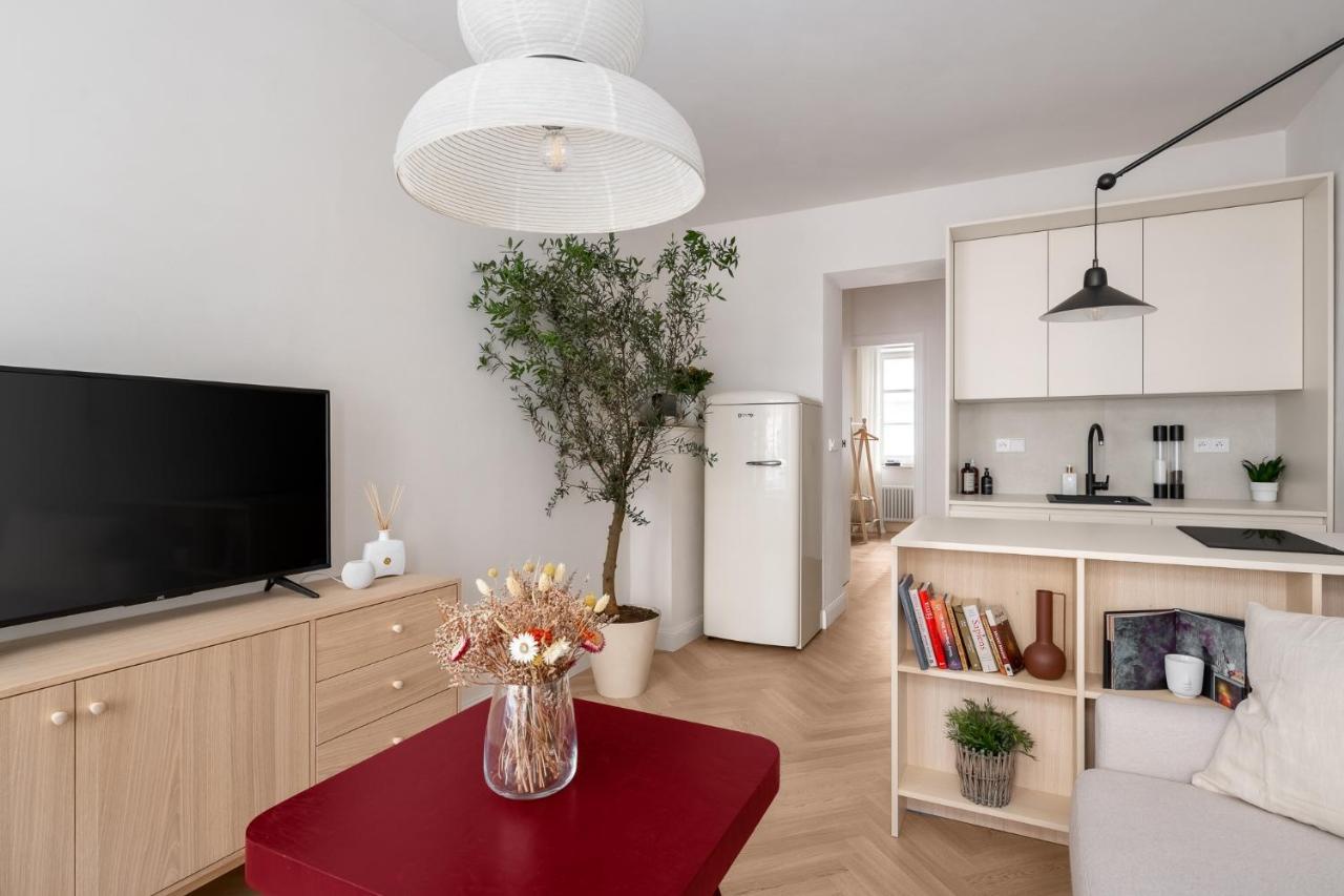 Apartamento Limewash In Vrsovice By Days